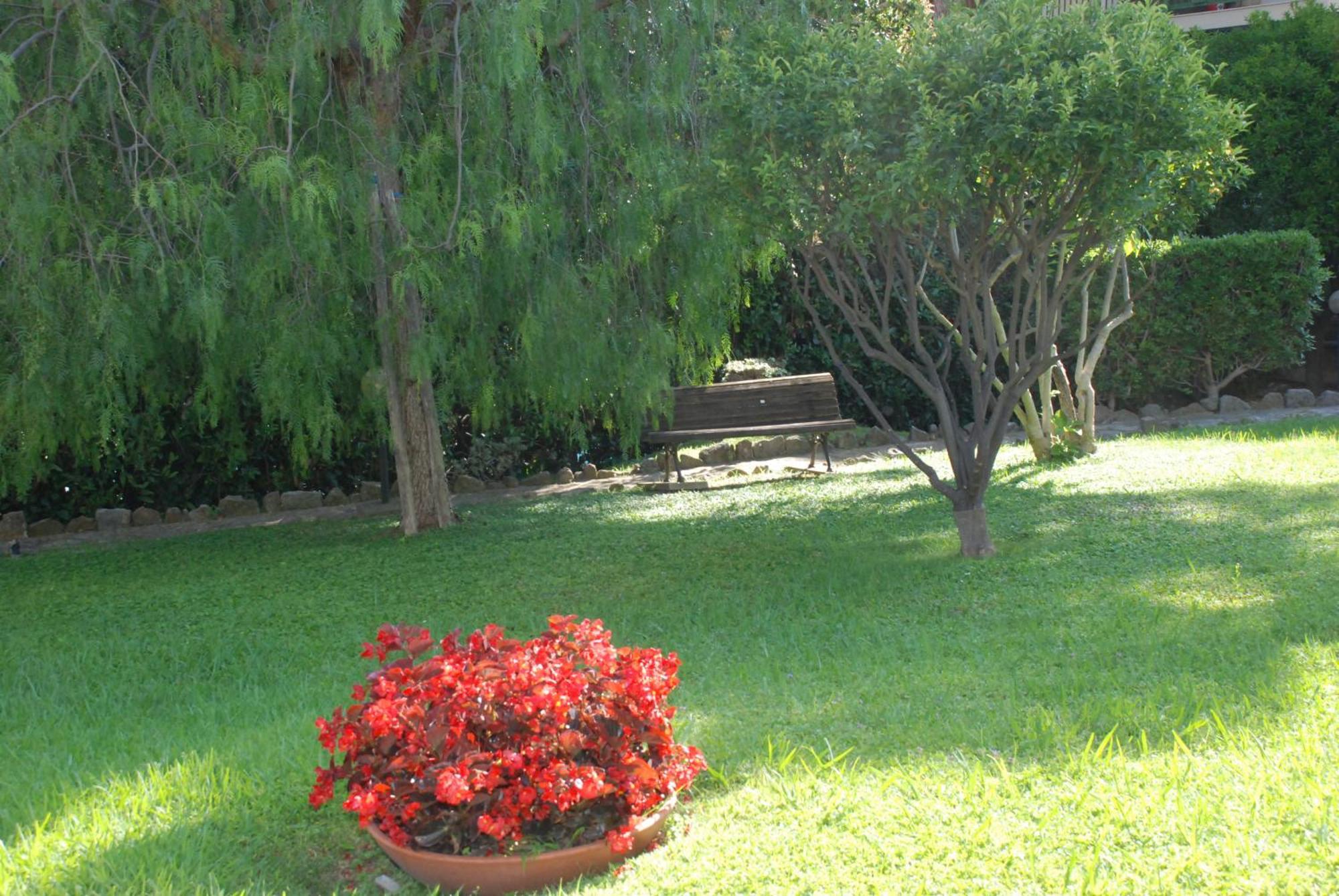 Giardino Del Mare Apartment Bordighera Bagian luar foto