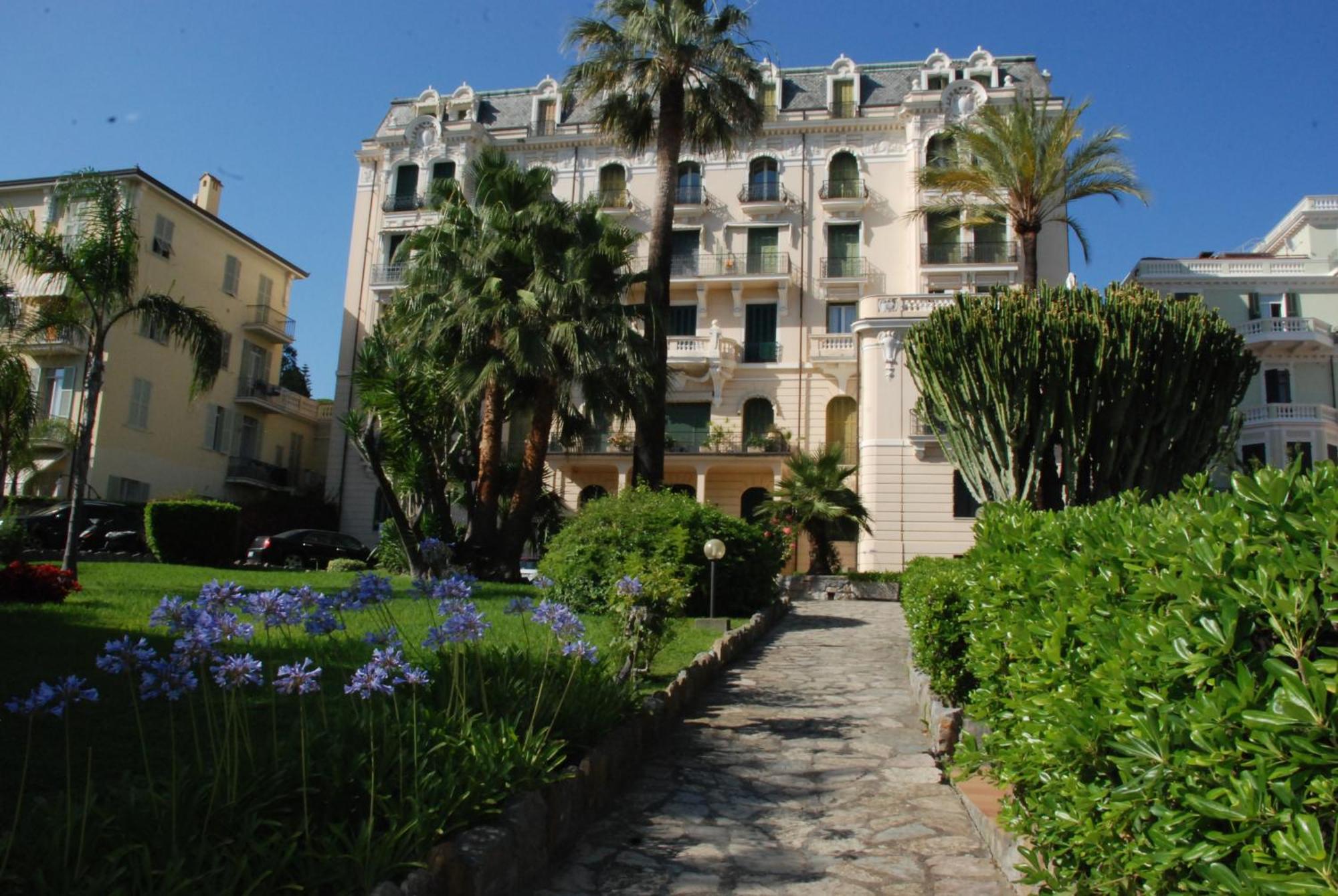 Giardino Del Mare Apartment Bordighera Bagian luar foto